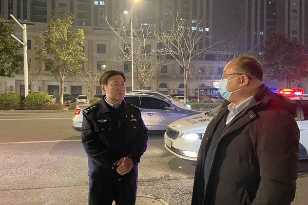 吴明成除夕夜深入基层检查指导工作并慰问一线执勤民辅