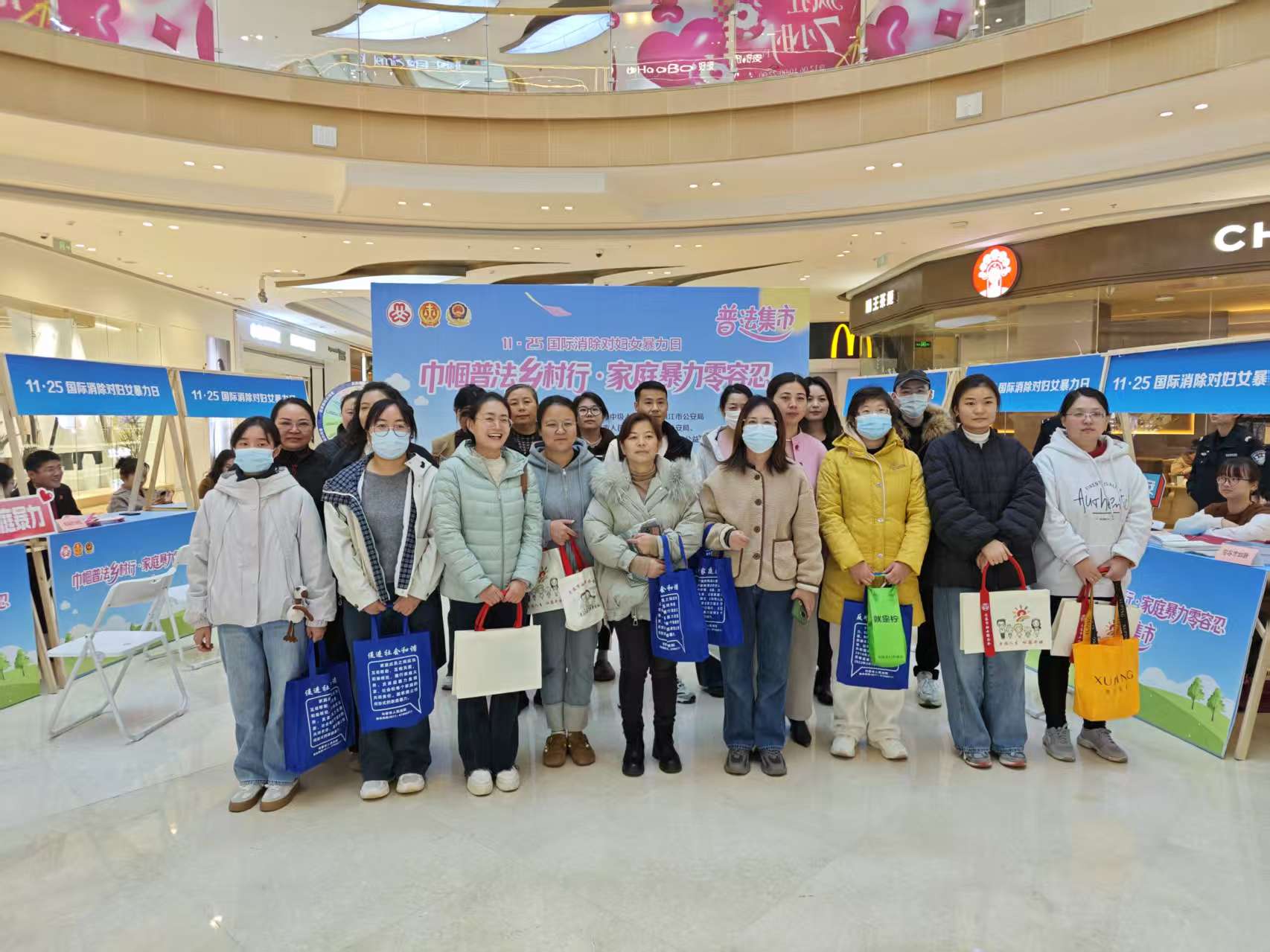 华阳街道：法治宣传赶“集市” 服务群众“零距离”