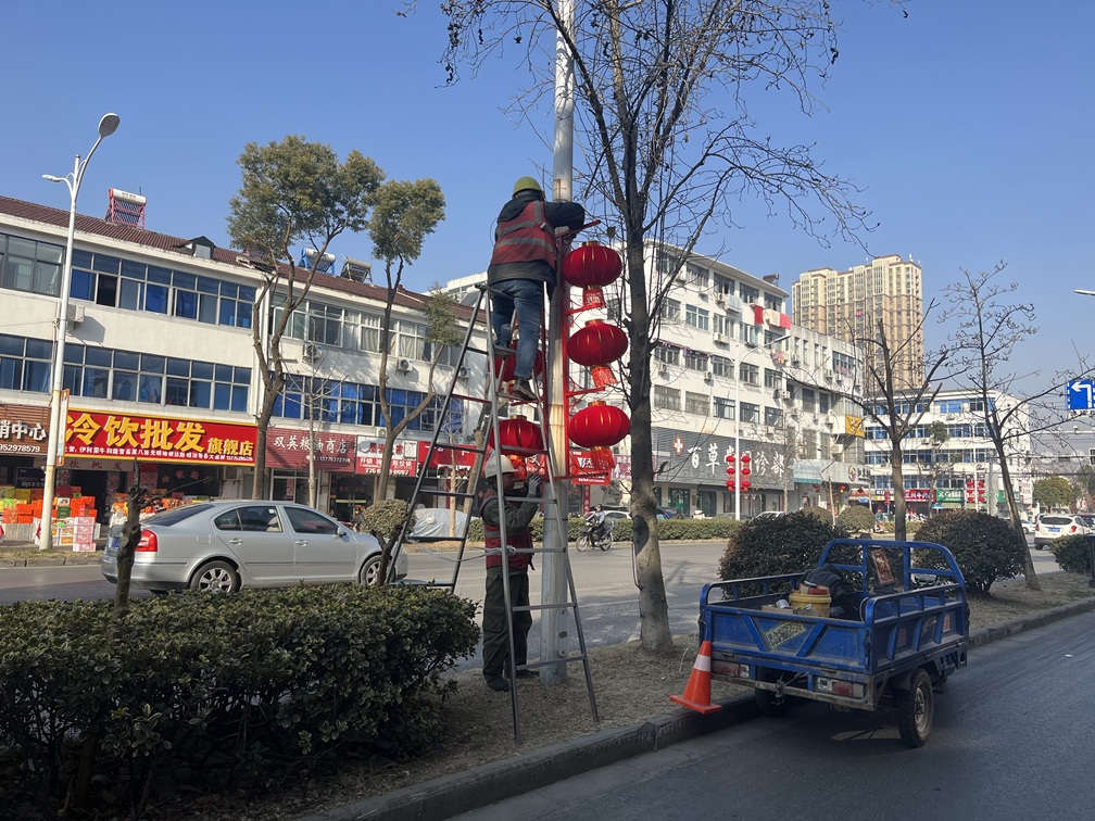 华阳街道：灯笼高挂 年味渐浓