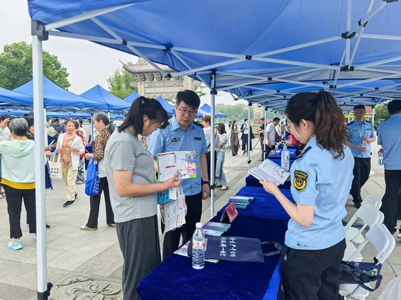 句容市开展“6·16”安全宣传咨询日活动，聚力构筑社会安全屏障