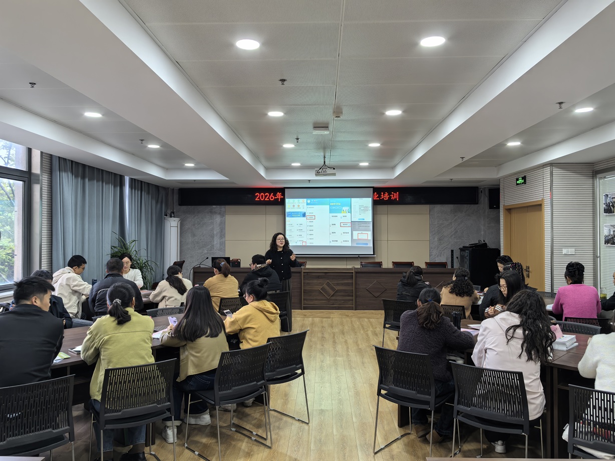 华阳街道举办“AI+短视频+直播”培训班