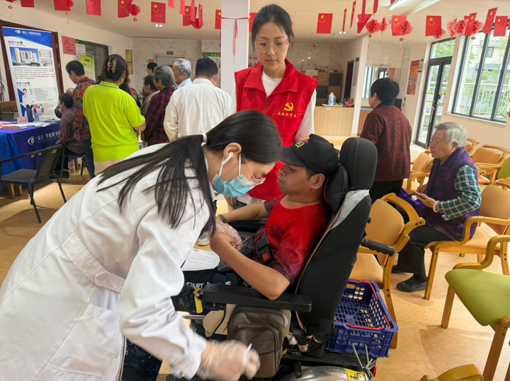 句容下蜀镇亭子村：公益义诊进小区 敬老助残暖人心